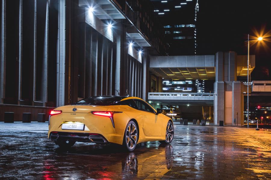  Lexus LC500 2017 года  (ZA) (фото 13 из 22)